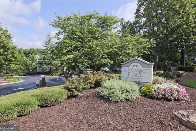 view of community / neighborhood sign