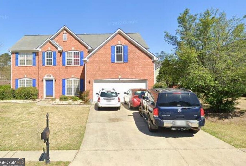 view of front facade with a garage and a front yard