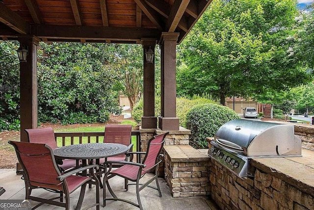 view of patio / terrace featuring an outdoor kitchen and grilling area