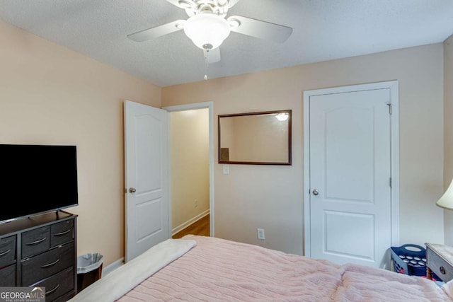 bedroom featuring a textured ceiling and ceiling fan