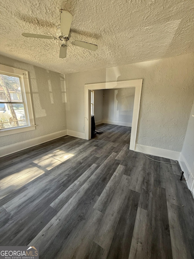 unfurnished room with dark wood-type flooring and ceiling fan