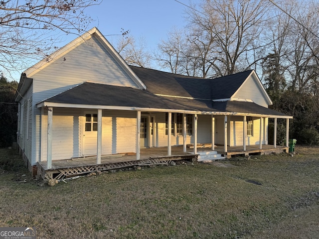 farmhouse featuring a front yard and covered porch