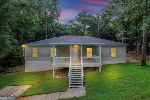 view of front of property featuring a porch and a yard