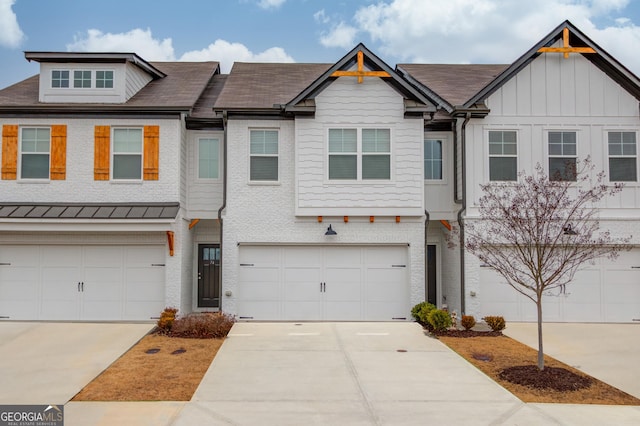 townhome / multi-family property featuring a garage