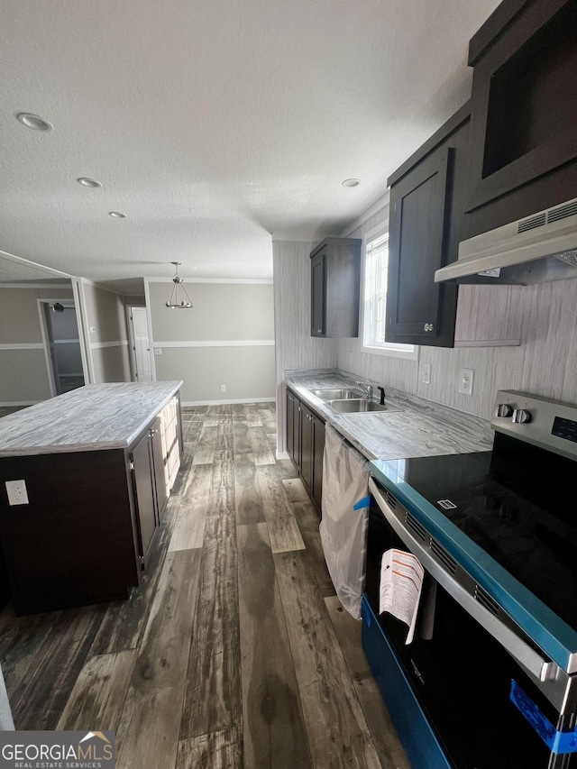 kitchen with dark hardwood / wood-style floors, decorative light fixtures, sink, and electric range