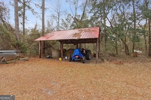 view of yard with a carport