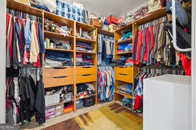 spacious closet featuring light tile patterned floors