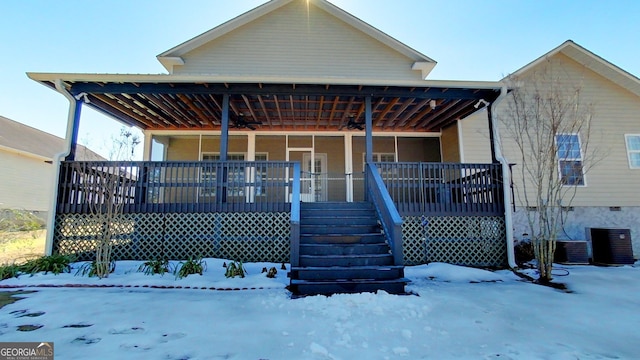 view of front of property featuring covered porch