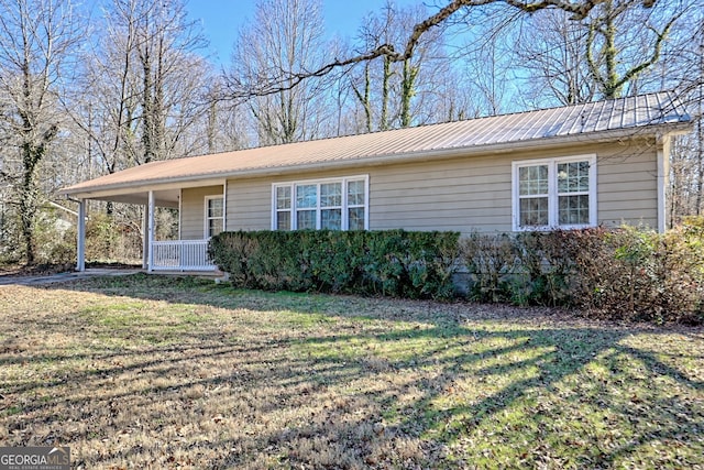 ranch-style house featuring a front yard and a porch