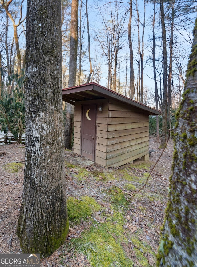 view of outbuilding