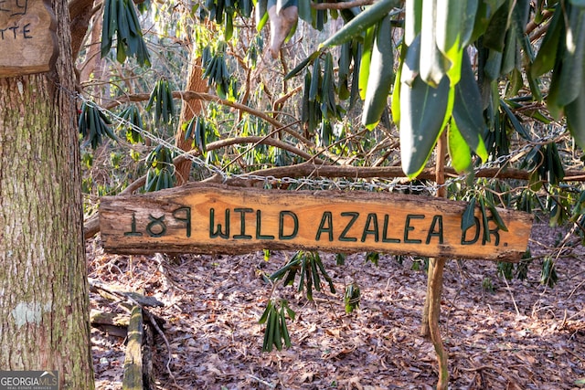 view of community / neighborhood sign