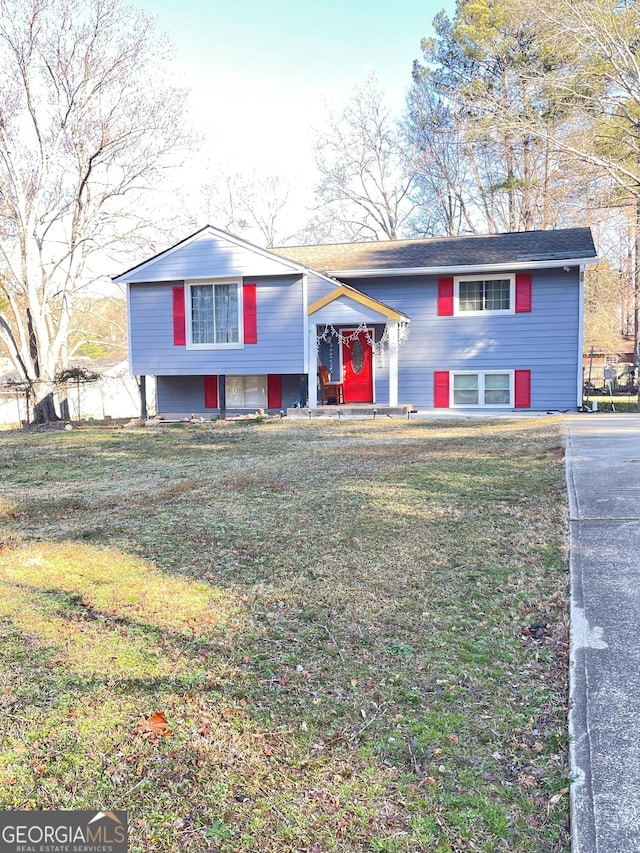 split foyer home featuring a front yard