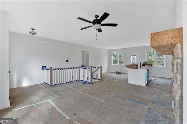 empty room featuring ceiling fan