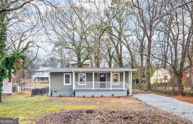 view of front of home featuring a porch and a front lawn