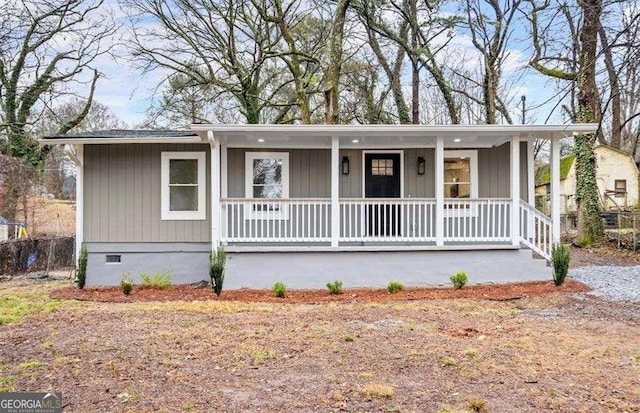 ranch-style house featuring covered porch