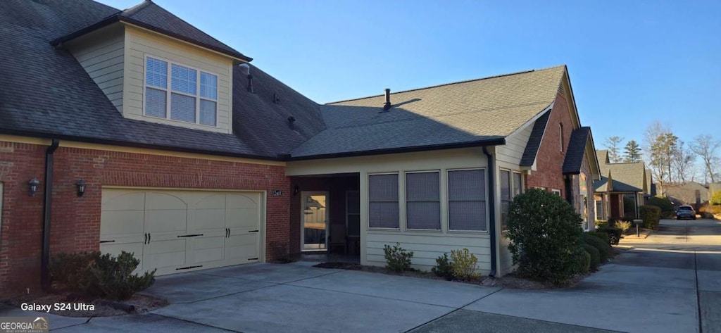 view of front facade with a garage