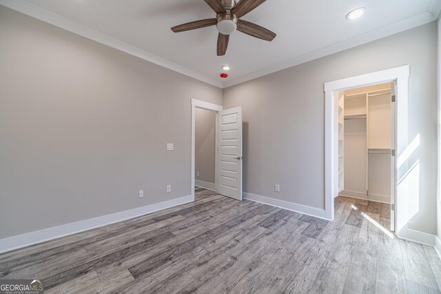 full bathroom with crown molding, vanity, tiled shower / bath combo, and toilet