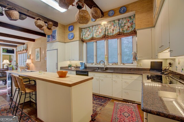 dining area with hardwood / wood-style flooring, ornamental molding, and a notable chandelier