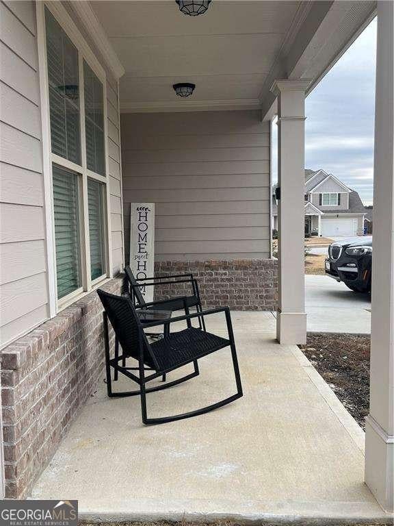 view of patio / terrace with covered porch