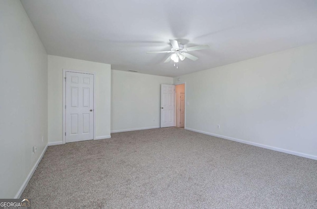 carpeted empty room featuring ceiling fan