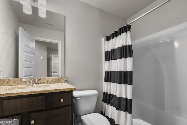 full bathroom featuring shower / tub combo with curtain, vanity, and toilet