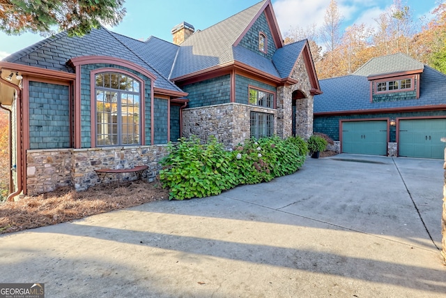 view of front facade featuring a garage