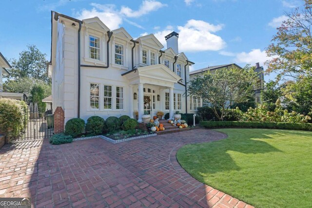 view of front of house with a front lawn