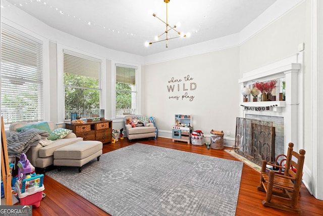 living room featuring hardwood / wood-style flooring and an inviting chandelier