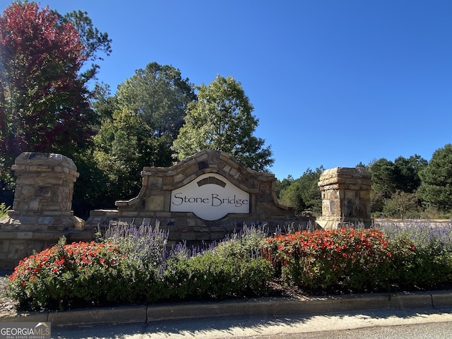 view of community / neighborhood sign