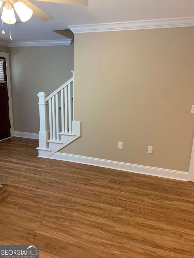 foyer entrance with hardwood / wood-style flooring, ceiling fan, and ornamental molding