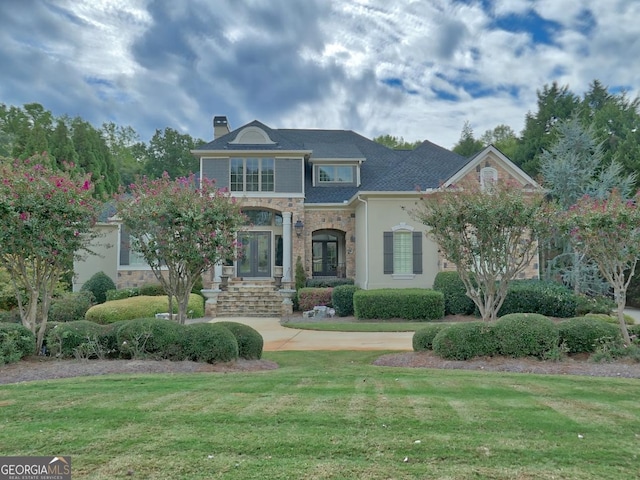 view of front facade featuring a front yard