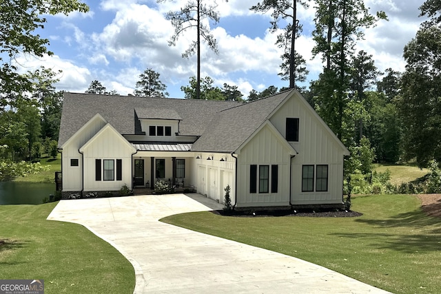 view of front of house featuring a front yard