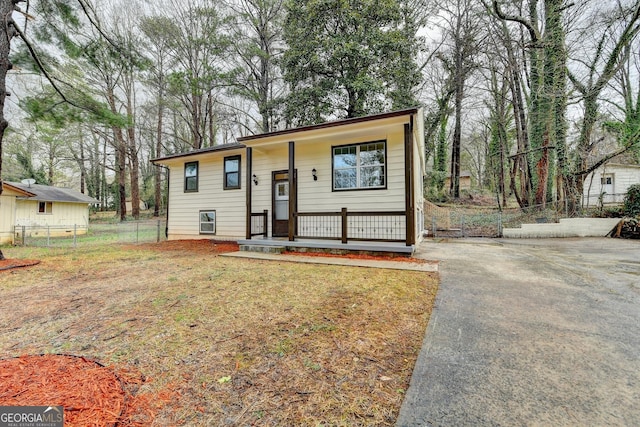 view of front of house with a front yard