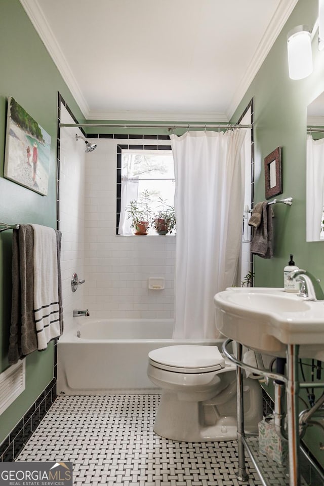 bathroom with shower / tub combo, crown molding, and toilet