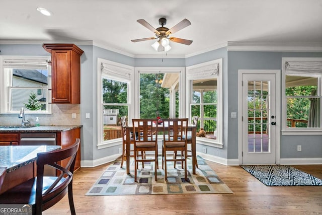 dining room featuring ornamental molding, sink, ceiling fan, and light hardwood / wood-style floors