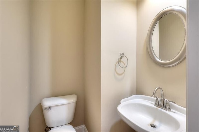 bathroom featuring toilet and sink