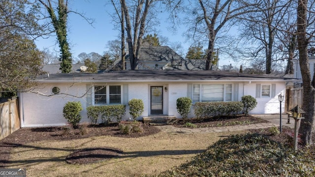 single story home with a front yard