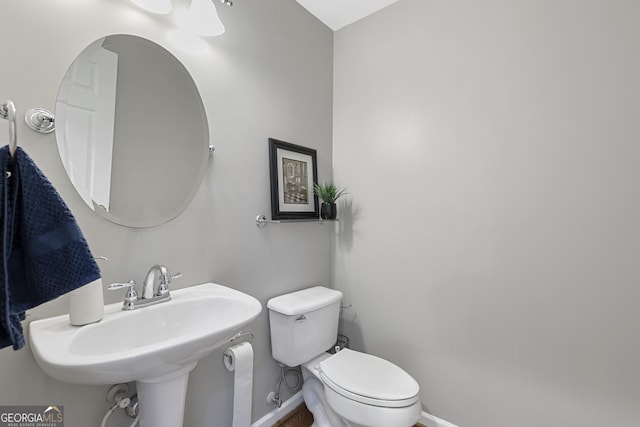 bathroom featuring toilet and sink