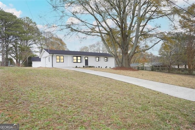 view of front facade with a front lawn