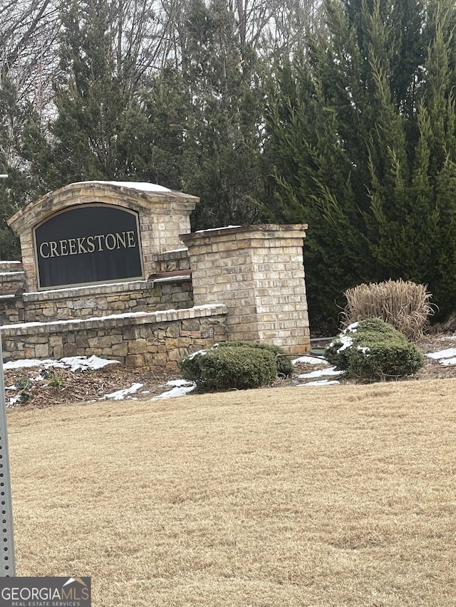 view of community / neighborhood sign