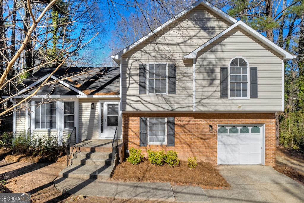 view of front of property featuring a garage