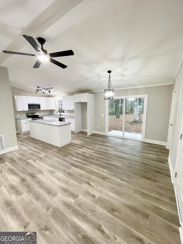 unfurnished room with crown molding, ceiling fan, and hardwood / wood-style floors