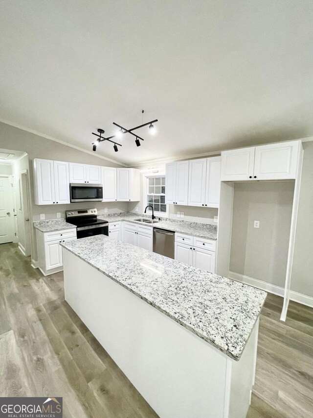 empty room with crown molding, ceiling fan, and hardwood / wood-style flooring