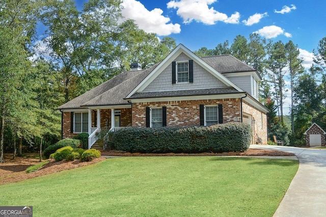 view of front of home featuring a front lawn