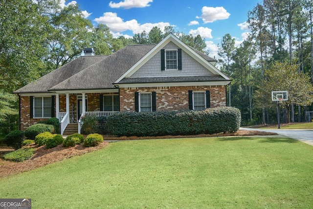 view of front facade featuring a front yard and a porch