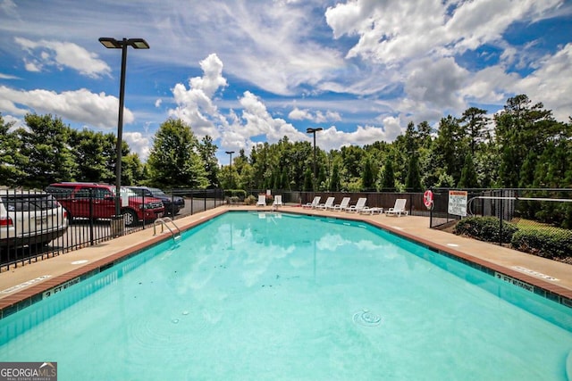 view of swimming pool