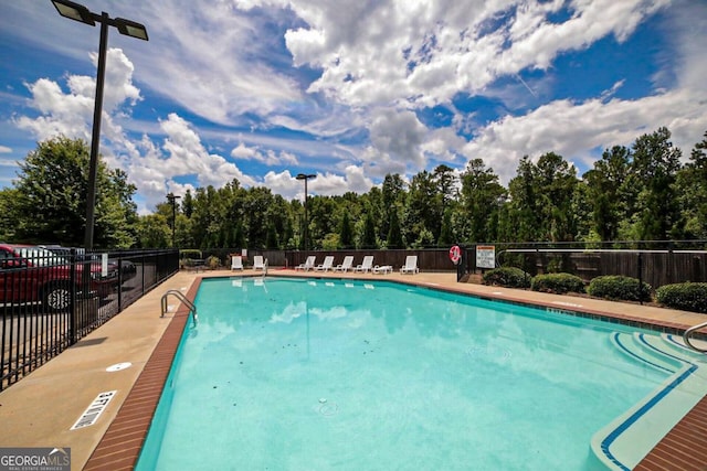 view of swimming pool