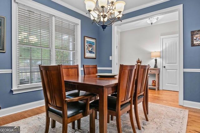 dining space featuring crown molding, plenty of natural light, and light hardwood / wood-style floors