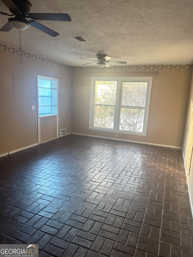 empty room with ceiling fan