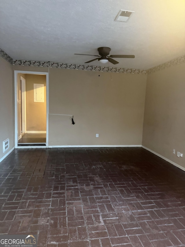 spare room with ceiling fan